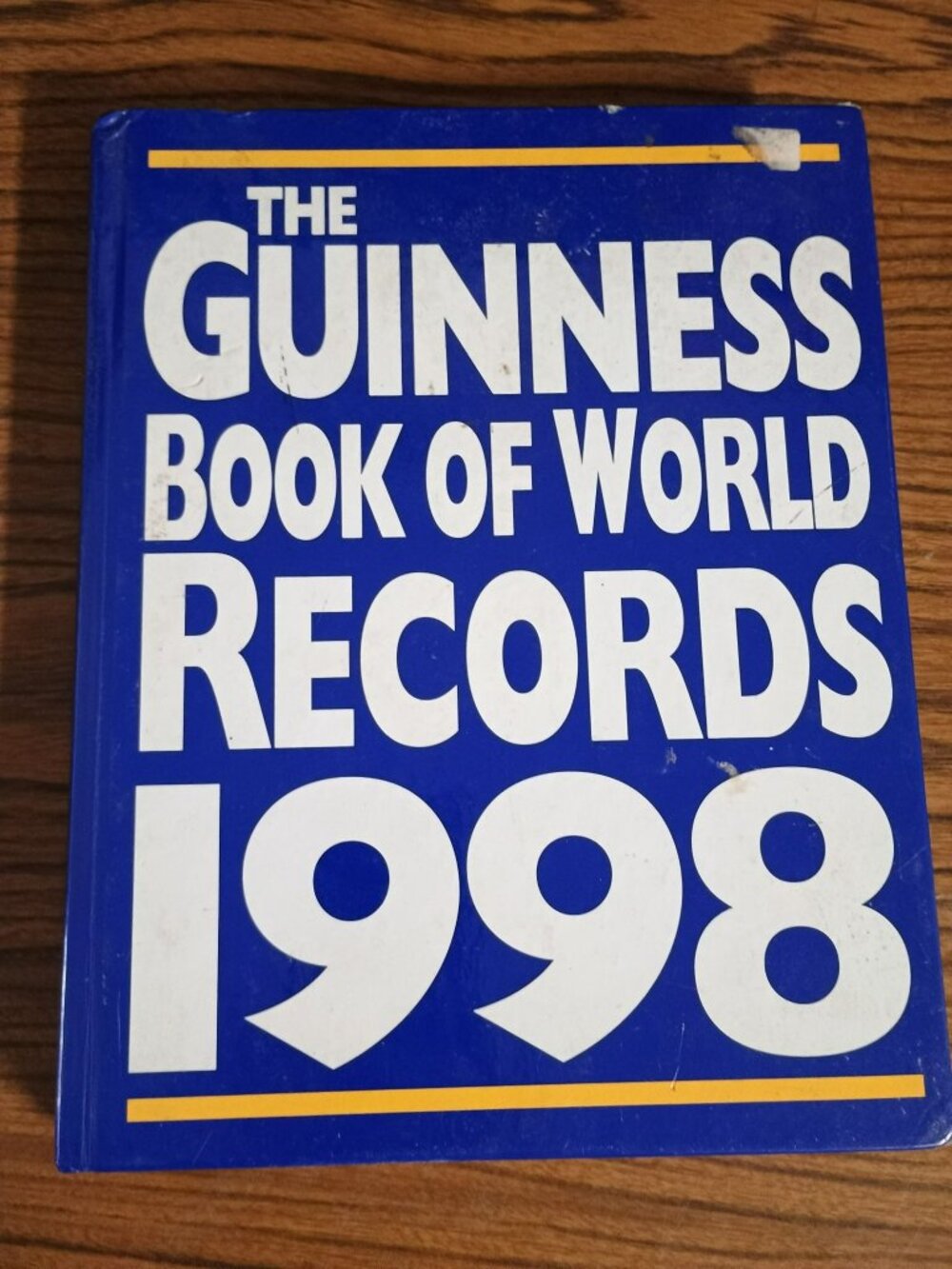 Weigh The Guinness Book Of World Records 1998 Hardcover Edition